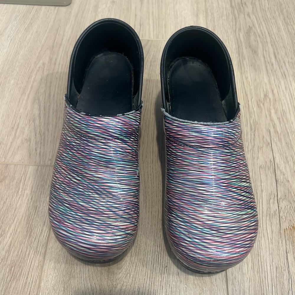 Dansko Metallic Rainbow Stripe Clogs Women's Sz 40 EU 10-10.5 US Shoes Career - Picture 3 of 12